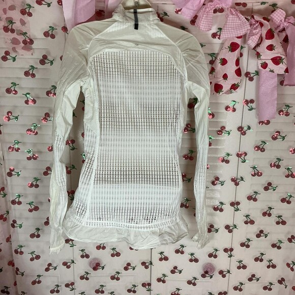 Lululemon Run Wild Jacket in white - Picture 4 of 5